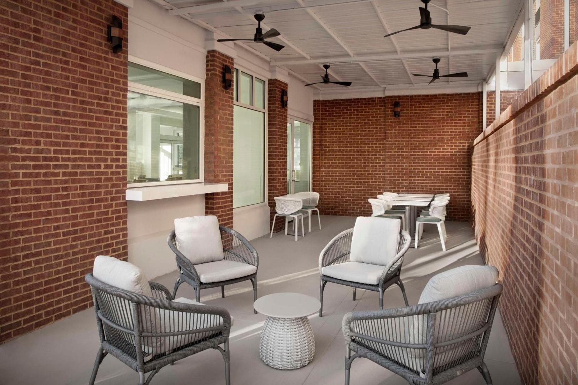 Hilton Garden Inn Atlanta North/Джонс-Крик Экстерьер фото